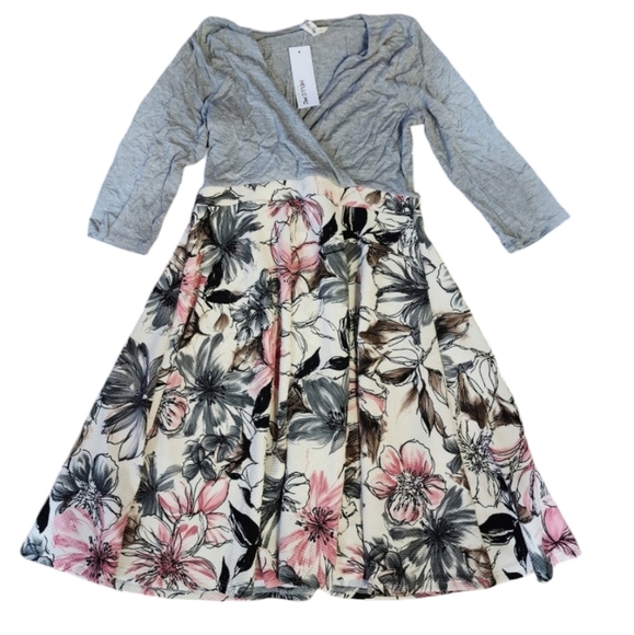 Hello MIZ Dresses & Skirts - NWT Hello Miz Maternity Floral Knee Length Flowy Dress
